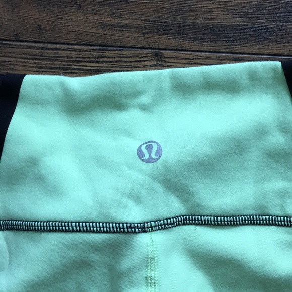 Lululemon spandex capris - Picture 3 of 5